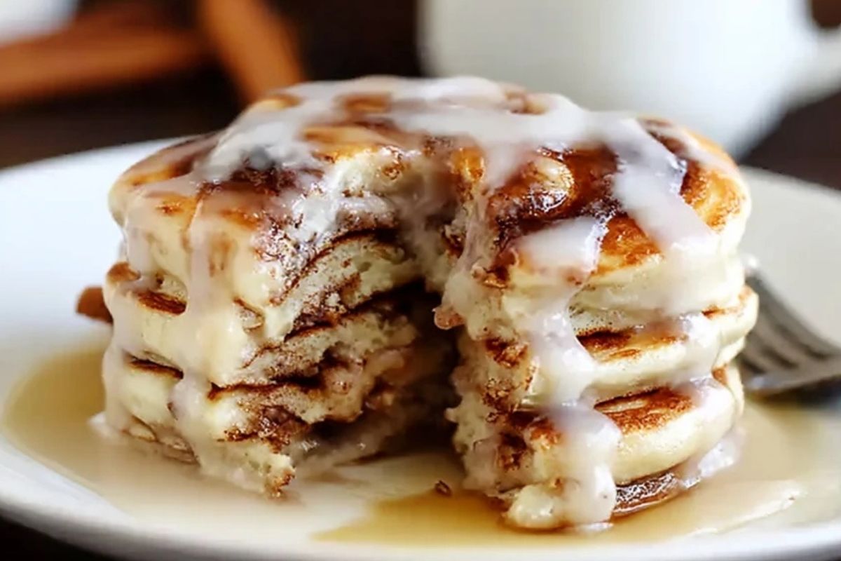 Easy Fluffy Cinnamon Roll Pancakes