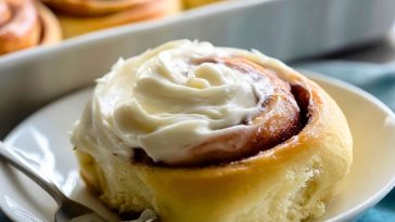 Cream Cheese Frosting for Cinnamon Rolls