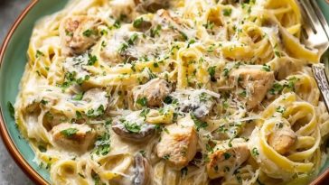 Creamy Fettuccine Chicken Alfredo