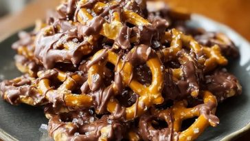 No-Bake Peanut Butter Pretzel Clusters