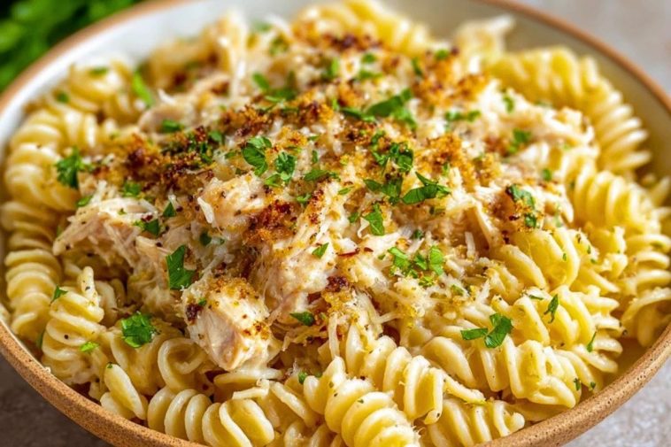 Slow Cooker Garlic Parmesan Chicken Pasta
