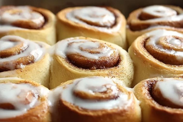 Fat-Free Greek Yogurt Cinnamon Rolls