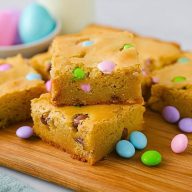 Quick Easter M&M Blondies