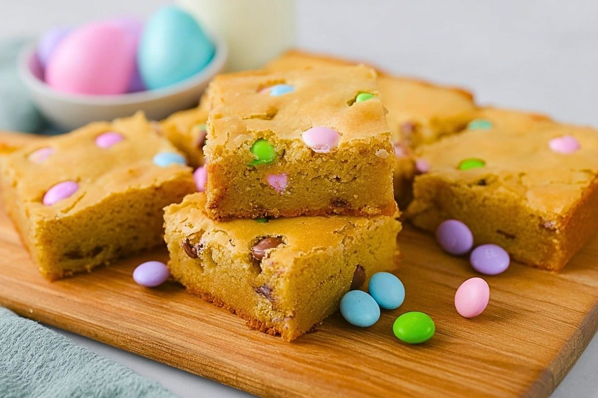 Quick Easter M&M Blondies